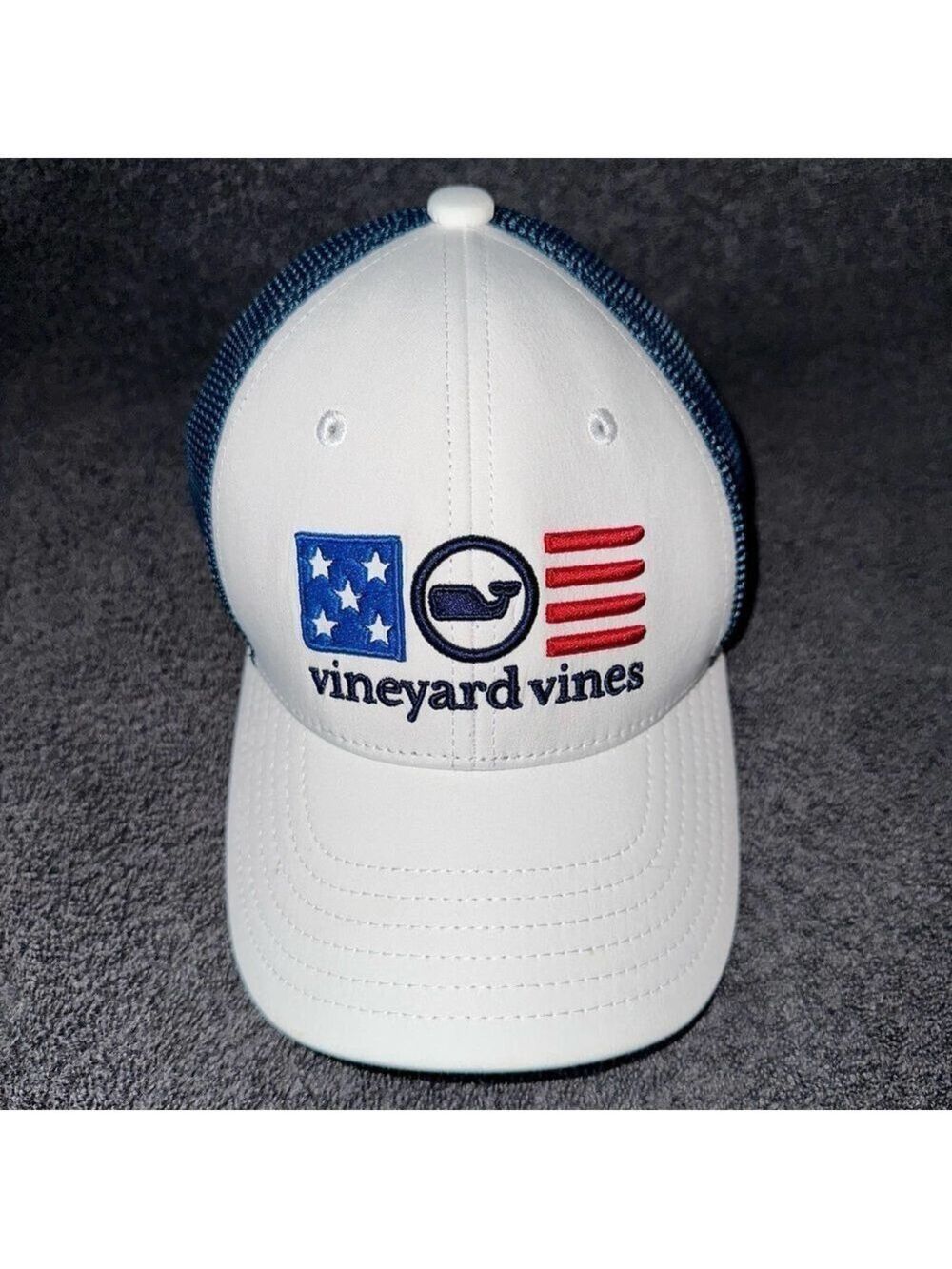 EUC Unisex Adult Vineyard Vines USa Whale Dot Performance Trucker Hat